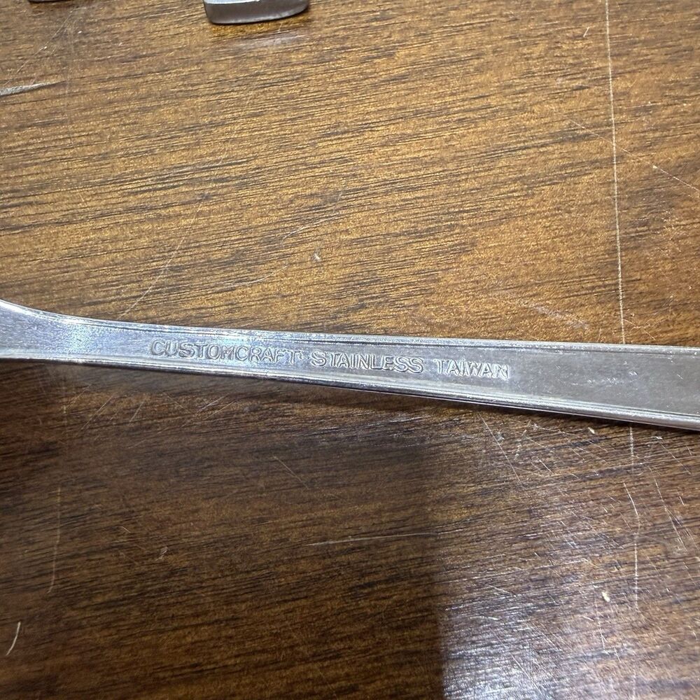 MCM Customcraft Stainless CUS3 Fleur De Lis Flatware 20 Piece Knife Spoon 2 Fork - Picture 8 of 8